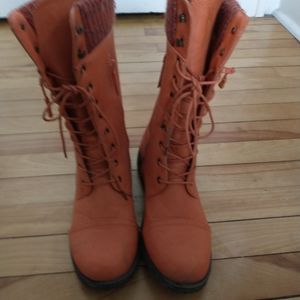 Orange boots with pocket 8.5